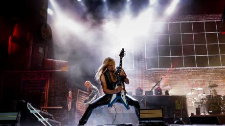 Gitarrist Richie Faulkner von Judas Priest beim WOA - Wacken Open Air.