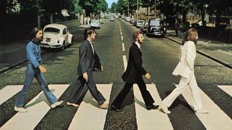 Das Cover des legendären "Abbey Road"-Album der Beatles mit Paul als Drittem von links. 