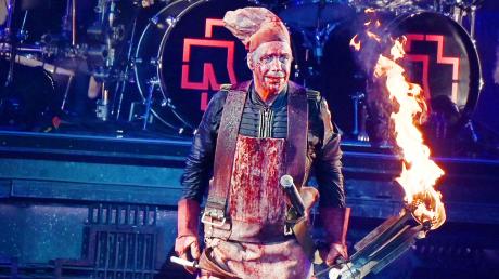 Gleich vierfach im Münchner Olympiastadion diesen Sommer: Till Lindemann mit Rammstein und einer Blut-und-Feuer-Live-Show.