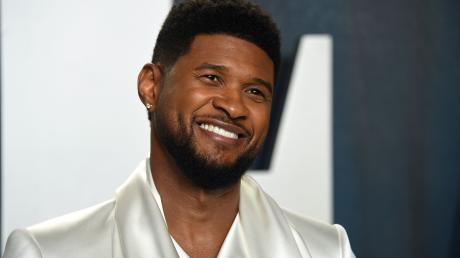 Usher schnallt sich beim Super Bowl die Rollschuhe unter.