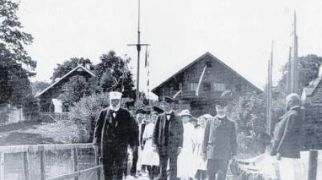 König Ludwig III. (links) war im Juli 1914 zu Gast beim Augsburger Segelclub in Utting, nach ihm wurde die Ludwigstraße benannt, an deren Anfang das Luitpolddenkmal steht. 