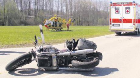 Ein 42-jähriger Motorradfahrer wurde am Samstagmittag bei einem Unfall bei Dießen schwer verletzt. 