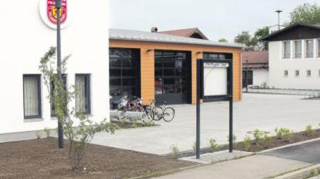 Es ist bereits fertig, doch die Gemeinde Vilgertshofen muss heuer für das neue Feuerwehrhaus in Pflugdorf noch 260000 Euro an Restkosten aufbringen. 