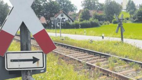 Die Zusammenlegung der beiden nördlichen Bahnübergänge in Schondorf beginnt voraussichtlich im August. 