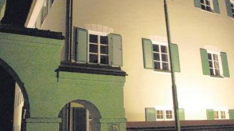 Überlegungen, das Rathaus nachts mit Scheinwerfern zu beleuchten, hat der Windacher Gemeinderat jetzt eine Absage erteilt.  