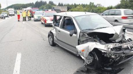 Der Fiat kam auf der A96 ins Schleudern, ein nachfolgender Motorradfahrer aus dem Landkreis Landsberg stürzte und wurde dabei tödlich verletzt. 
