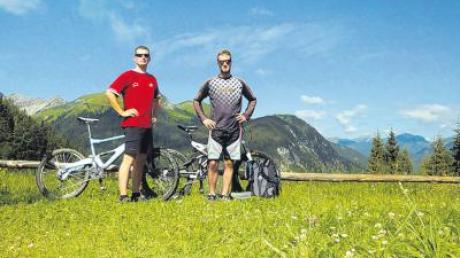 Robert Rauch aus Apfeldorfhausen und Thomas Gebhard aus Peißenberg erkundeten die Berge mit den Fahrrädern.
