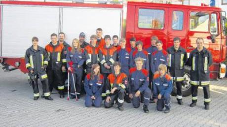 Die Jugend der Geltendorfer Feuerwehr hat beim Berufsfeuerwehrtag bewiesen, dass sie auch 24 Stunden Einsatzbereitschaft mit mehreren Übungseinsätzen bewältigt. 