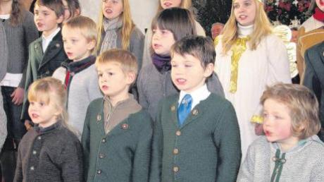 Frech und unbekümmert sang der Kinderchor aus Apfeldorf beim Adventsingen auf.  