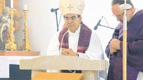 Weihbischof Gregorio Rosa Chávez predigte am Sonntag in Utting.  