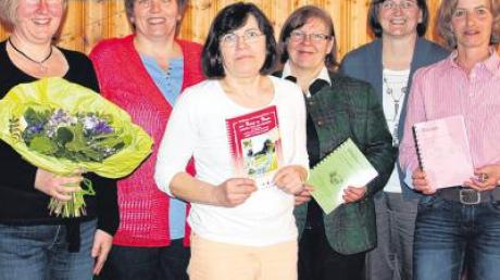 Von links im Bild die Referentin Monika Sedlmaier, Kreisbäuerin Rita Behl und ihre Stellvertreterin Angelika Gall (Zweite von rechts) mit den Gewinnerinnen Martha Baur, Christa Bauer und Brigitte Albrecht. 