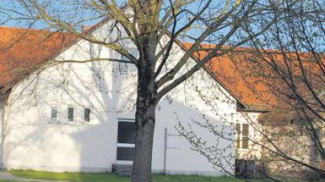 Wie soll die ehemalige Schule in Eching künftig genutzt werden? Einen Umbau zu einem seniorengerechten Wohnen lehnt der Gemeinderat ab.  