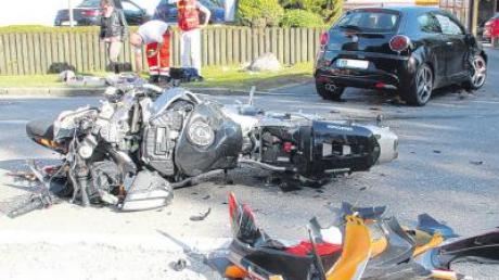 Völlig zerstört wurde dieses Motorrad bei einem Unfall in Herrsching. Der Fahrer erlitt Kopfverletzungen und wurde in die Unfallklinik Murnau gebracht.