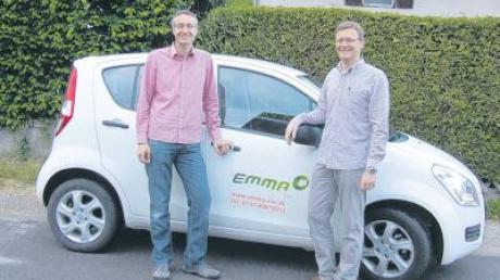 Die emissionsfreie Mobilität am Ammersee wollen Hans-Peter Bailer (links) und Armin Klößel vom Verein Emma-Netz e.V. aus Utting vorantreiben.  
