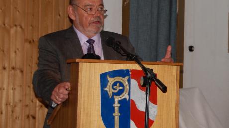 Bürgermeister Siegfried Luge bei seinem Vortrag in der Bürgerversammlung. 