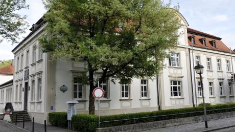 Im Amtsgericht in Landsberg wird am Donnerstag die Verhandlung gegen einen 49-Jährigen fortgesetzt, der Polizeibeamte beleidigt haben soll. 