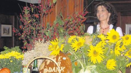 Silvia Frieb führte bei der Erntedankfeier des Obst- und Gartenbauvereins Finning durch das Programm. 