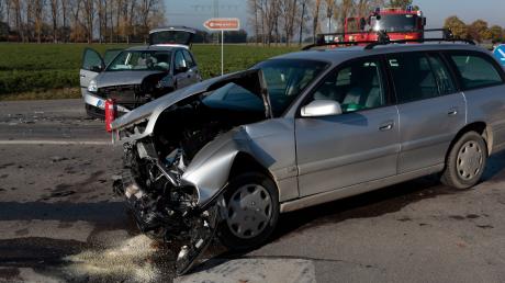 Vier Personen wurden am Sonntagnachmittag bei einem Unfall nahe Scheuring verletzt. 