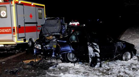 Bei einem Unfall auf der B17 nahe Kleinaitingen ist am Dienstagabend ein 18-Jähriger aus Obermeitingen ums Leben gekommen. 