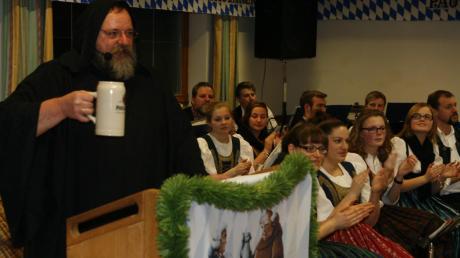 Bruder Martin, alias Martin Wölzmüller, hielt die Fastenpredigt, für die musikalische Unterhaltung sorgte die Blaskapelle Egling-Heinrichshofen.  