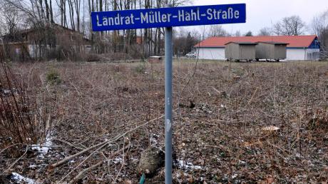 Es ist bereits abgeholzt worden: In der Landrat-Müller-Hahl-Straße in Kaufering soll ein Vereinsstadel errichtet werden. 