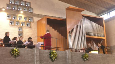Joseph Haydns Kleine Orgelsolomesse wurde zur Segnung der neuen Greifenberger Kirchenorgel - ein gebrauchtes Stück von der Universität Gießen - aufgeführt. 