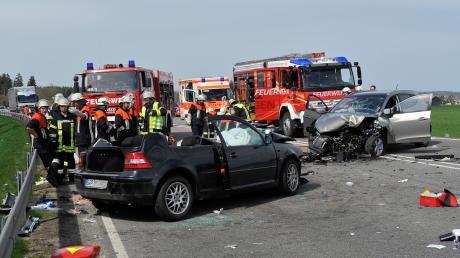 Schwerer Verkehrsunfall auf der B17 bei Kinsau am Freitagnachmittag. 