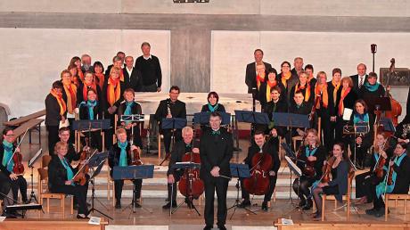 Das Kammerorchester Sinfonietta Mammendorf gab in Greifenberg zusammen mit dem örtlichen Kirchenchor ein Konzert in der Kirche Maria Immaculata. 
