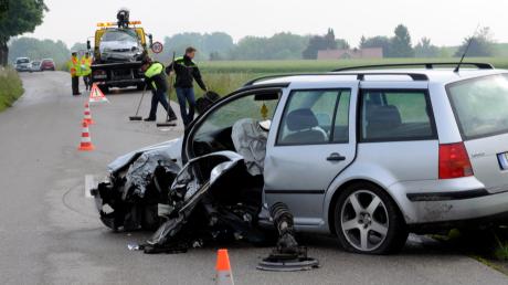 Nur leichte Verletzungen erlitten zwei Autofahrer heute Morgen bei einem Frontalzusammenstoß nahe Scheuring.
