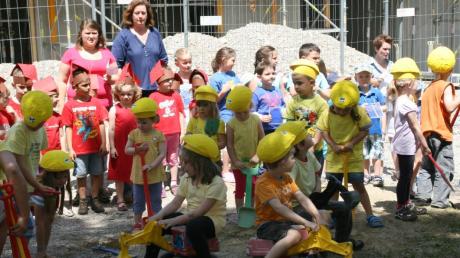 Die Kinder feierten vor Kurzem ein Baustellenfest und verkleideten sich als Bauarbeiter.
