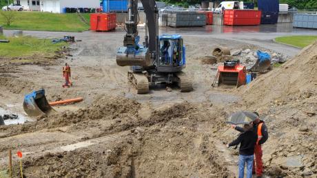 Die Arbeiten an einer neuen Umlade- und Fahrzeughalle im Abfallwirtschaftszentrum in Hofstetten haben bereits begonnen. 

