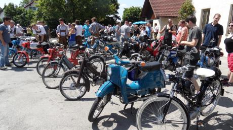 Oldtimer-Moped-Treffen in Ludenhausen mit vielen Schmuckstücken. 