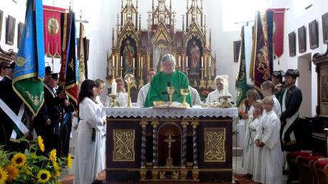 Den Abschluss der Arbeiten und die Wiedereröffnung feierte die Pfarrgemeinde mit einem von Pfarrer Fritz Kahnert zelebrierten Festgottesdienst.