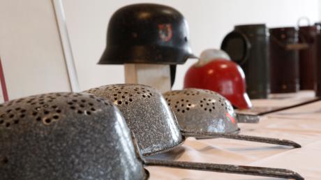 Materialnot macht erfinderisch: Was aus Stahlhelm & Co. wurde, das zeigt derzeit die Ausstellung „Notlösungen“ in Scheuring. 