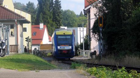Nicht alle sind begeistert von der Idee, dass die Fuchstalbahn auch für den Personenverkehr wieder reaktiviert werden soll. In Landsberg befürchtet man zum Beispiel eine zusätzliche Belastung des innerstädtischen Verkehrs. 
