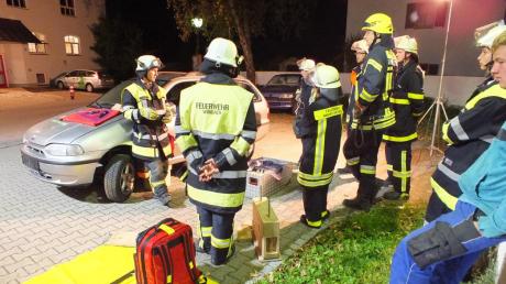 19 Feuerwehrleute nahmen an dem Truppführerlehrgang der Feuerwehren Greifenberg und Windach teil. 
