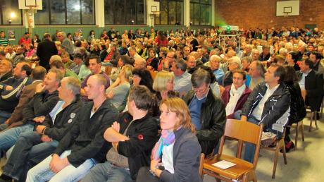 Weit über 500 Menschen kamen am Donnerstag zum Infoabend der Bürgerinitiative (BI) „Wald-Windkraft-Wahnsinn“.