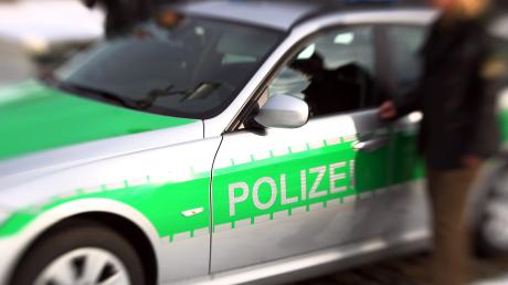 Ein Mann im schwarzen Auto soll Kinder in Lechhausen angesprochen haben. Nun wurden weitere Vorfälle bekannt. Die Polizei spricht allerdings von im Internet geschürter Hysterie.