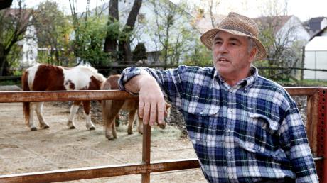 Pferde sind seine große Leidenschaft: Florian Maisterl aus Scheuring betreibt einen Pferdehof. Seit fast 30 Jahren ist er mit seinen Tieren beim örtlichen Martinsfest dabei. 