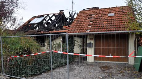 Das völlig zerstörte Wohnhaus am Tag nach dem Brand ist abbruchreif. 
