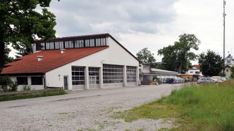 Zu einem Feuerwehrhaus soll die ehemalige Bushalle in Schondorf umgebaut werden. Wie dies geschehen soll, hat der Gemeinderat nicht entschieden.