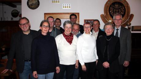 Das sind die Pflaumdorfer Kandidaten für den Eresinger Gemeinderat zusammen mit Bürgermeister Josef Loy (rechts), der auch als Kandidat für die Ortsteilliste um eine sechsjährige „Vertragsverlängerung“ antritt.  

