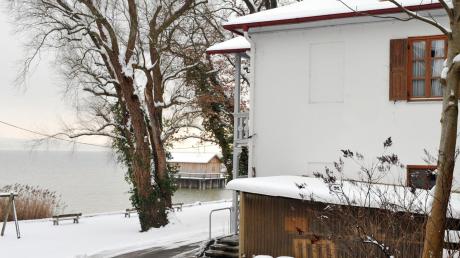 Ob auf dem Gelände des Augsburger Badeplatzes in Schondorf ein Einfamilienhaus gebaut werden darf, darüber wird jetzt vor dem Bundesverwaltungsgericht gestritten. 
