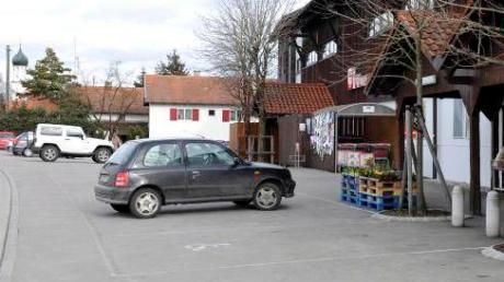 Der Parkplatz am Tengelmann-Supermarkt soll verbessert werden. 