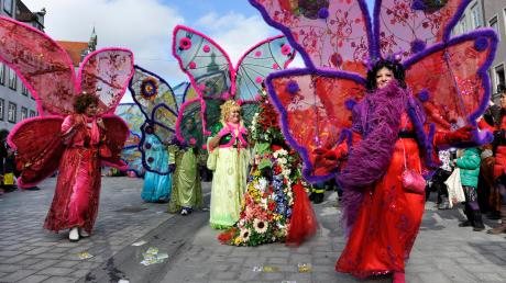 Sie gewannen einen Preis der Jury: Die "Ladygracha" ließen viele Zuschauer des Faschingsumzughs mit ihren ausgefallenen Kostümen zum Thema "Frühlingserwachen" staunend zurück.