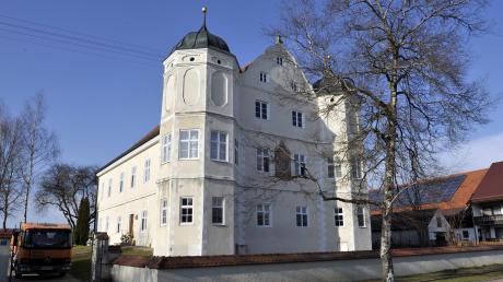 Holzhausen macht sich hübsch für den Bezirksentscheid zu „Unser Dorf hat Zukunft – Unser Dorf soll schöner werden“. Unser Foto zeigt Schloss Rudolfshausen. 