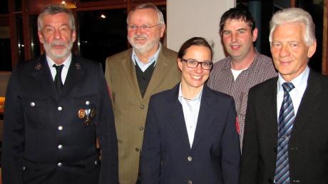 Der neue Vorstand der Schondorfer Feuerwehr mit Bürgermeister Peter Wittmaack (Zweiter von links) besteht aus (von links) Hans Schöttl, Stephanie Blanasch, Thomas Bienek und Herbert Thalhofer. 