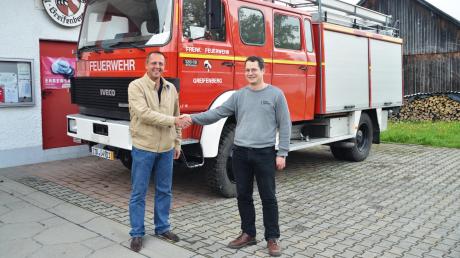 Die Greifenberger Feuerwehr hat ihr Fahrzeug an die Orienthilfe weitergegeben (von links): Hans Haslberger und Kommandant Florian Pitzl. 