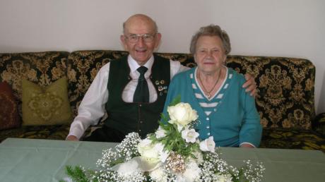 Bertl und Resi Bartsch aus Schöffelding haben heute vor 60 Jahren den Ehebund geschlossen.  

