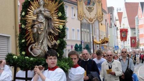 Für den kommenden Donnerstag, 19. Juni, laden die katholischen Stadtpfarreien zur feierlichen Fronleichnamsprozession ein. 